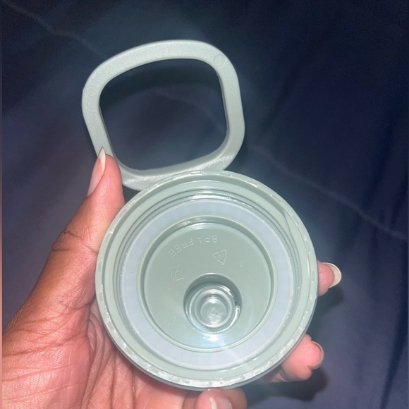 🚫SOLD🚫 🍋Lululemon NWOT Back to Life 24 oz. Sport Bottle - Green - Picture 10 of 11